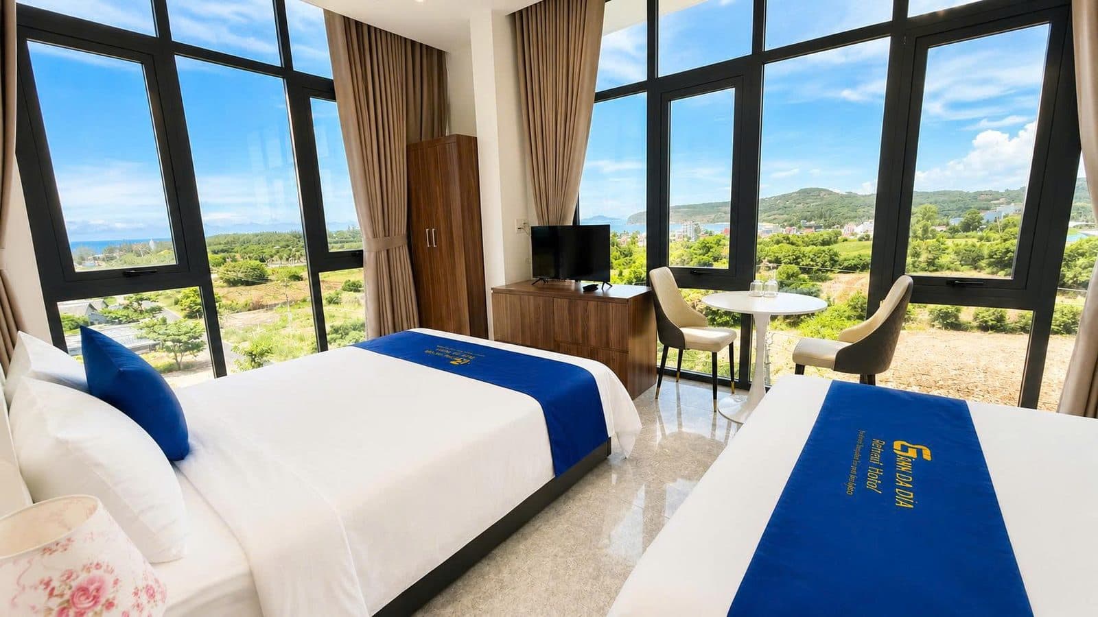 Phòng Gia Đình Hướng Biển 4