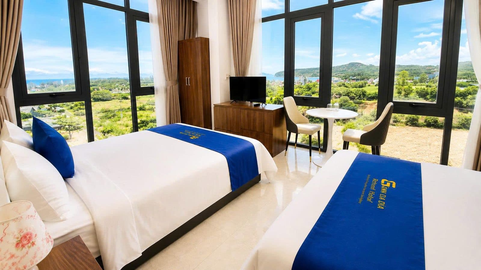 Phòng Gia Đình Hướng Biển — Phòng gia đình với tầm nhìn rộng